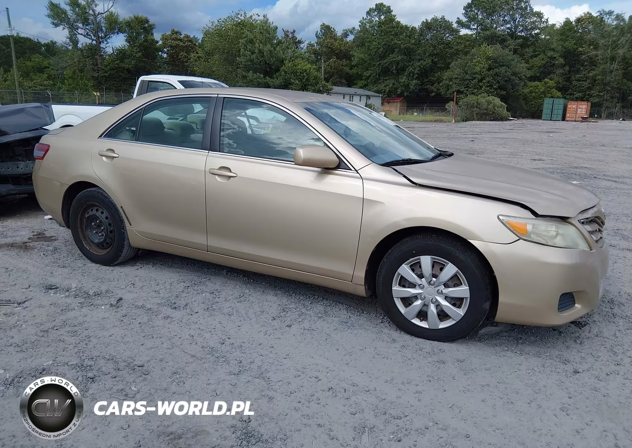 2011 Toyota Camry Le – zdjęcie 1 z 11