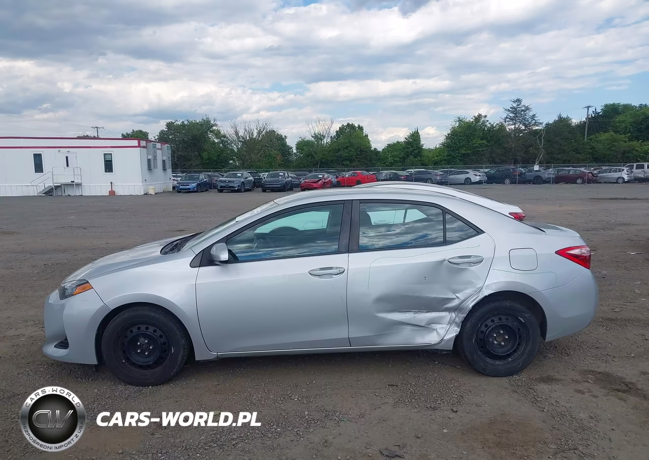 2019 Toyota Corolla Le VIN:2T1BURHE3KC236877 - 14