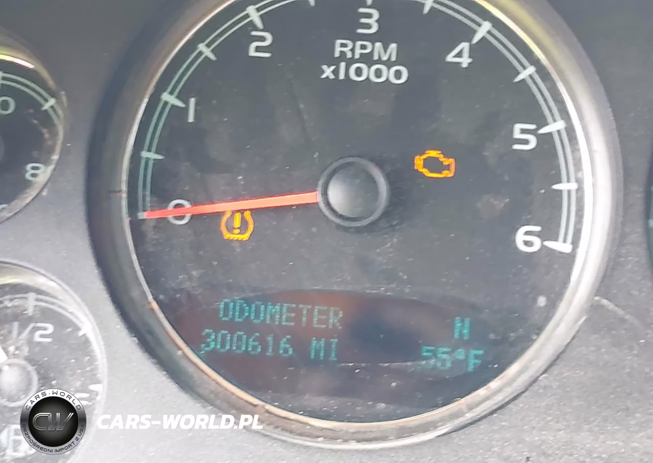 2011 Chevrolet Suburban Ls VIN:1GNSKHE34BR356526 - 17