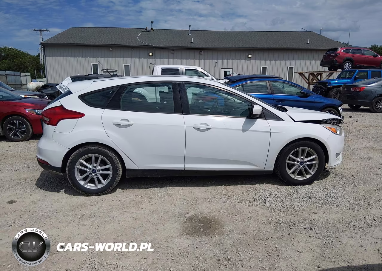 2018 Ford Focus Se VIN:1FADP3K26JL262205 - 13