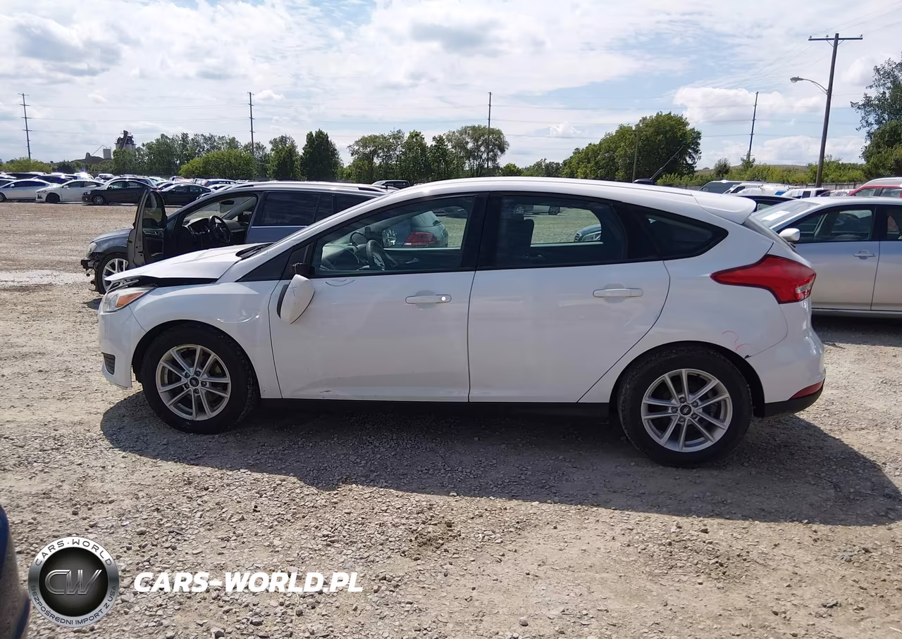 2018 Ford Focus Se VIN:1FADP3K26JL262205 - 14