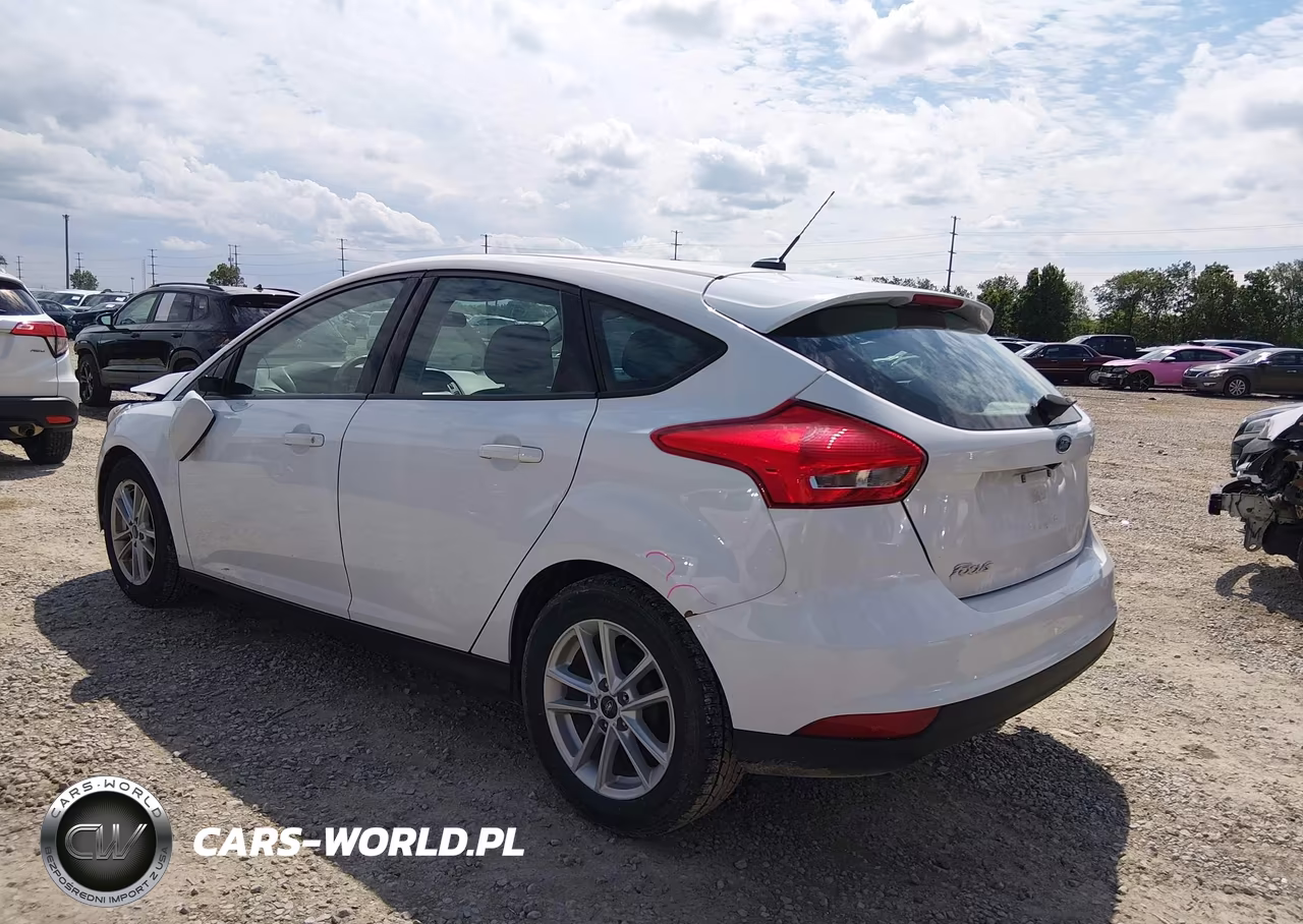 2018 Ford Focus Se VIN:1FADP3K26JL262205 - 3