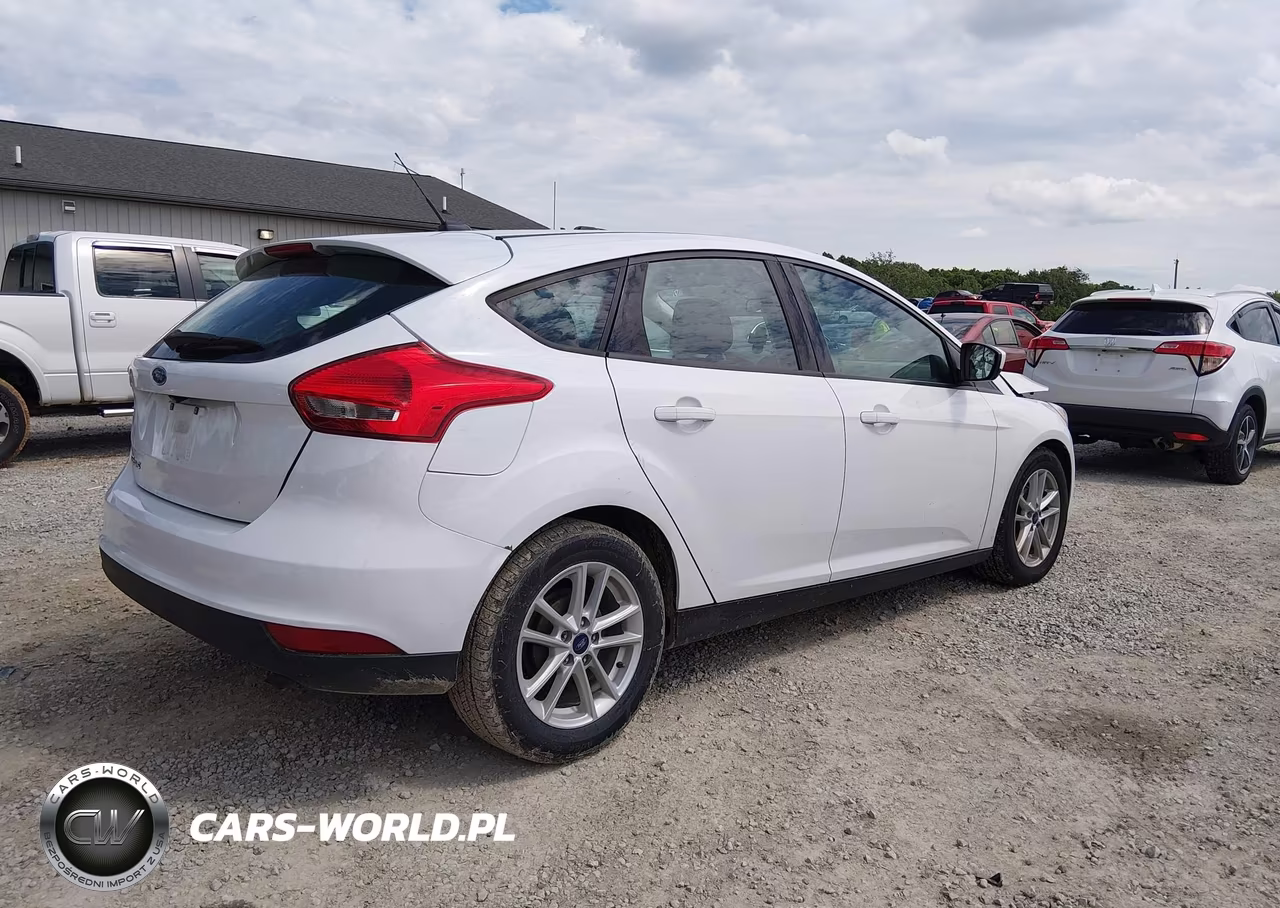 2018 Ford Focus Se VIN:1FADP3K26JL262205 - 4