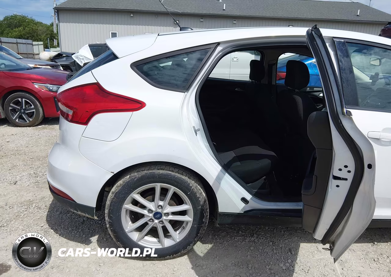 2018 Ford Focus Se VIN:1FADP3K26JL262205 - 8