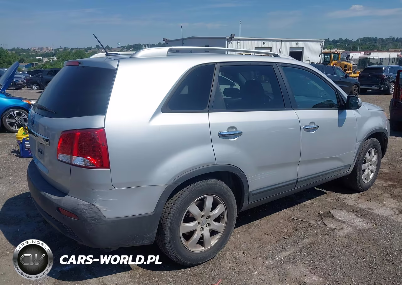2013 Kia Sorento Lx VIN:5XYKT4A61DG361845 - 4
