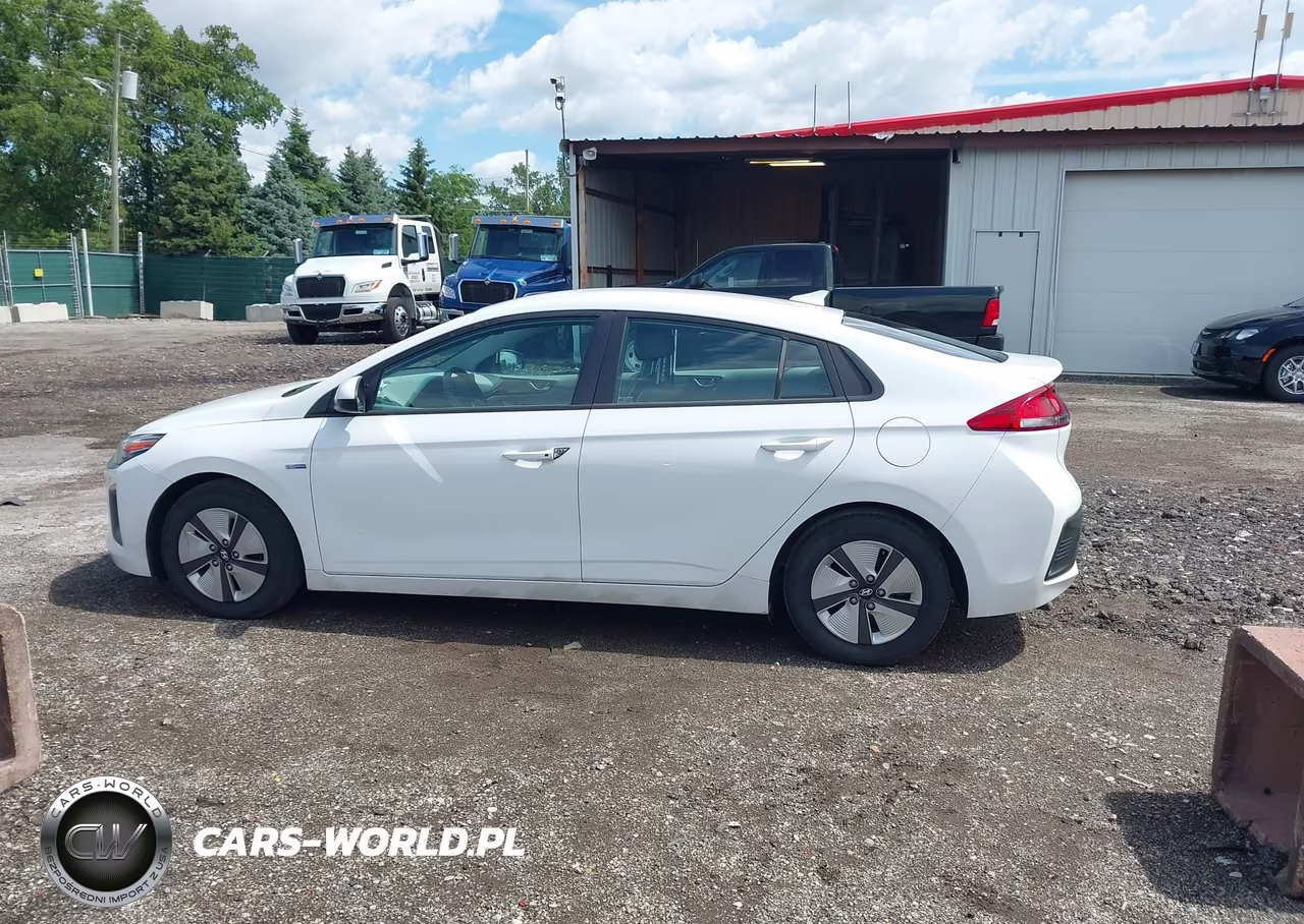 2020 Hyundai Ioniq Hybrid Blue VIN:KMHC65LCXLU232063 - 14