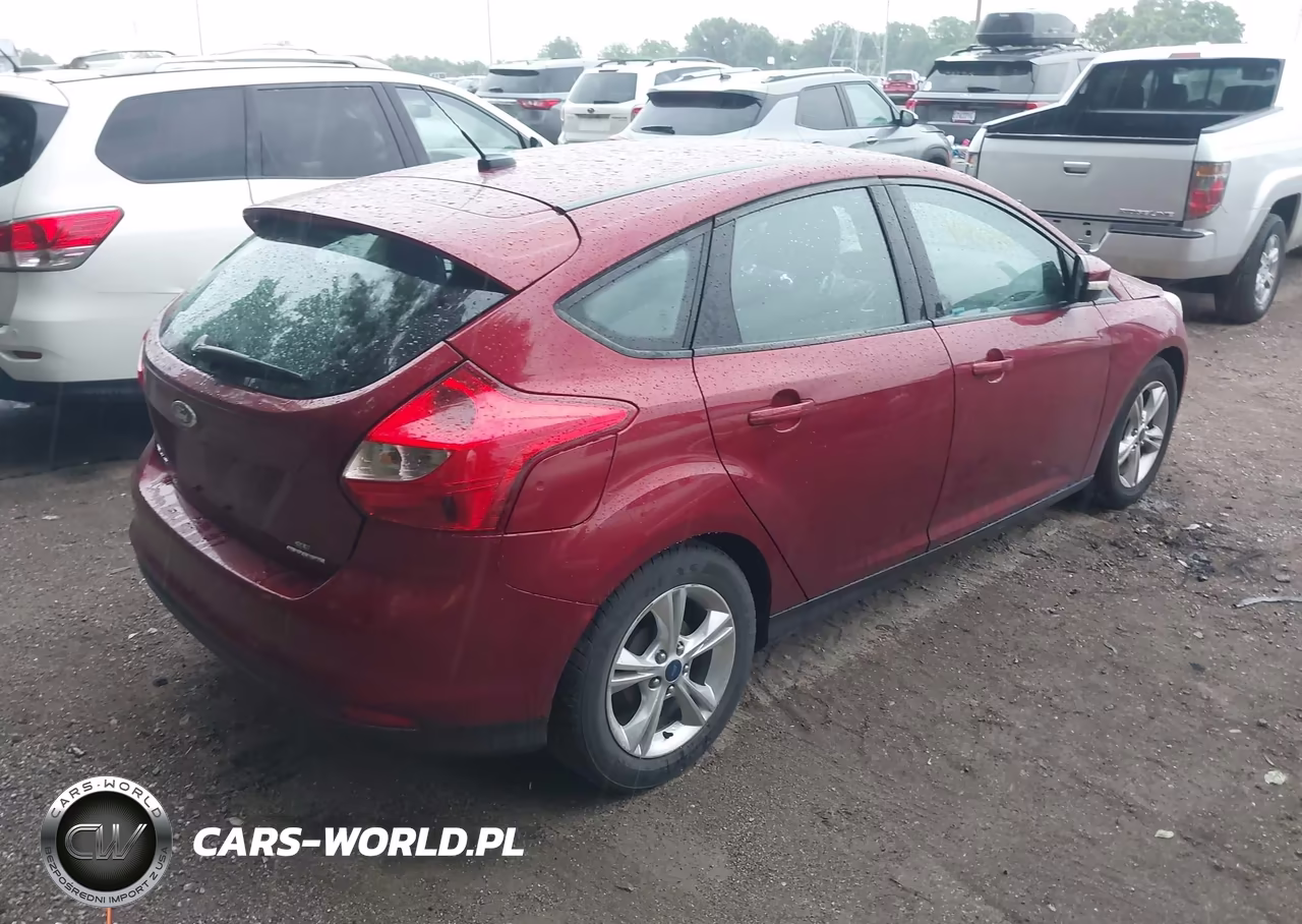 2014 Ford Focus Se VIN:1FADP3K20EL389053 - 4