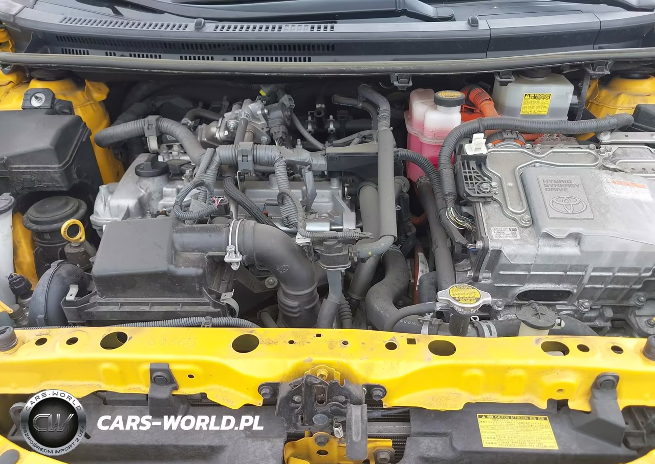 2014 Toyota Prius C Four VIN:JTDKDTB33E1080465 - 10