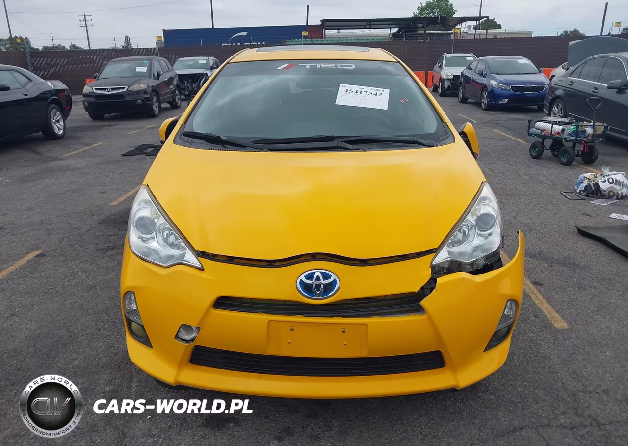 2014 Toyota Prius C Four VIN:JTDKDTB33E1080465 - 12