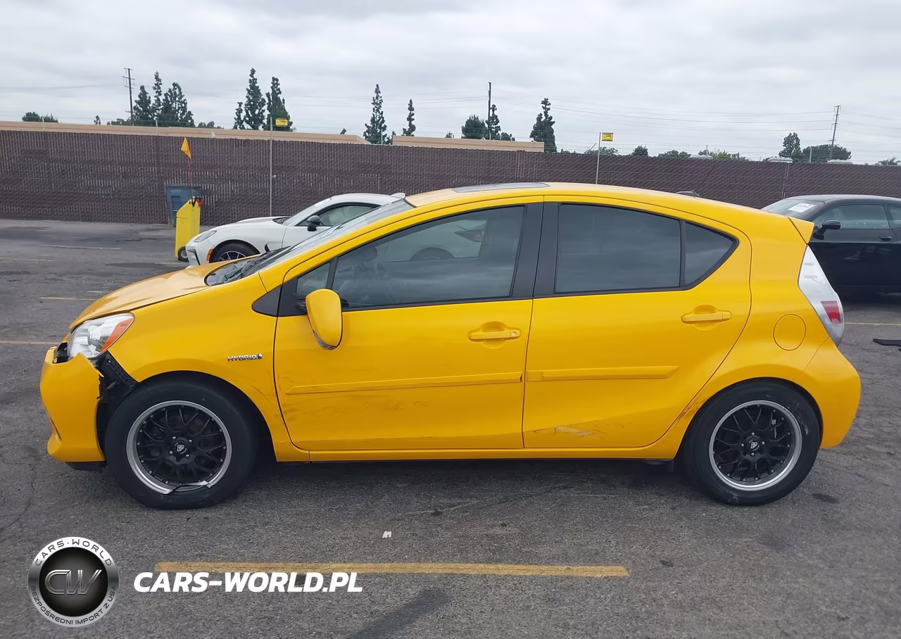 2014 Toyota Prius C Four VIN:JTDKDTB33E1080465 - 14