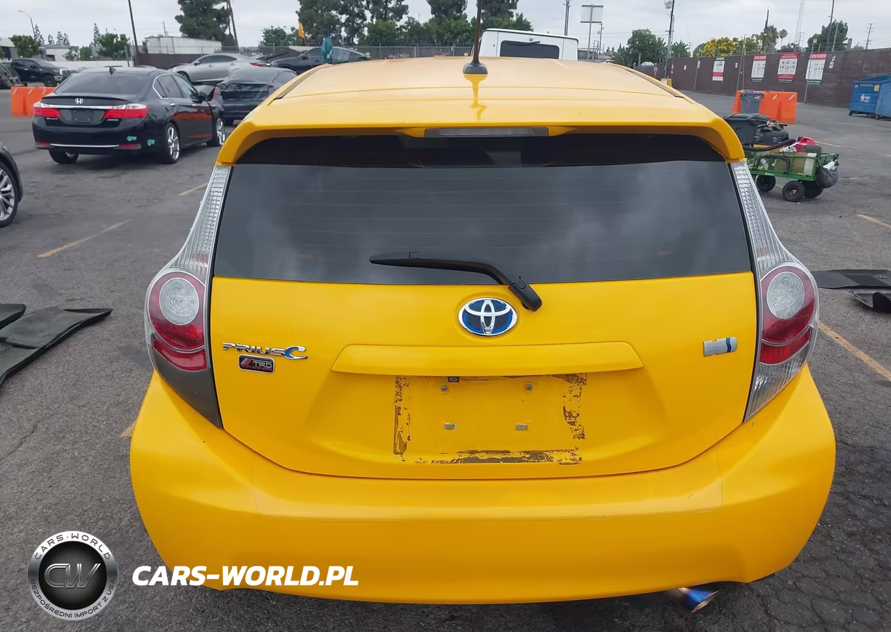 2014 Toyota Prius C Four VIN:JTDKDTB33E1080465 - 16