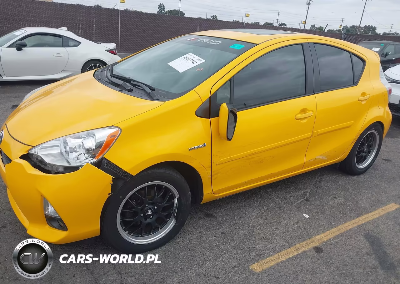 2014 Toyota Prius C Four VIN:JTDKDTB33E1080465 - 6