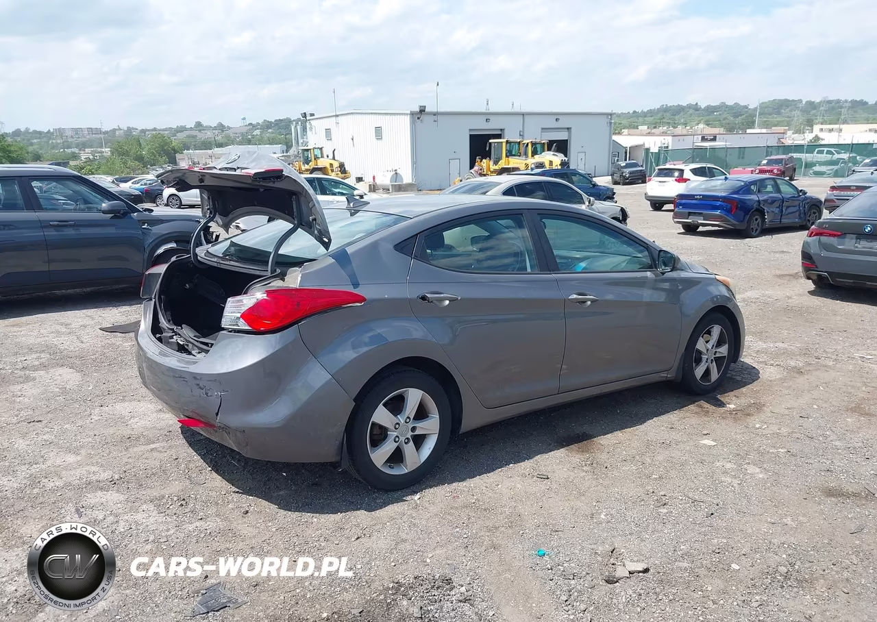 2013 Hyundai Elantra Gls VIN:5NPDH4AE7DH167055 - 4