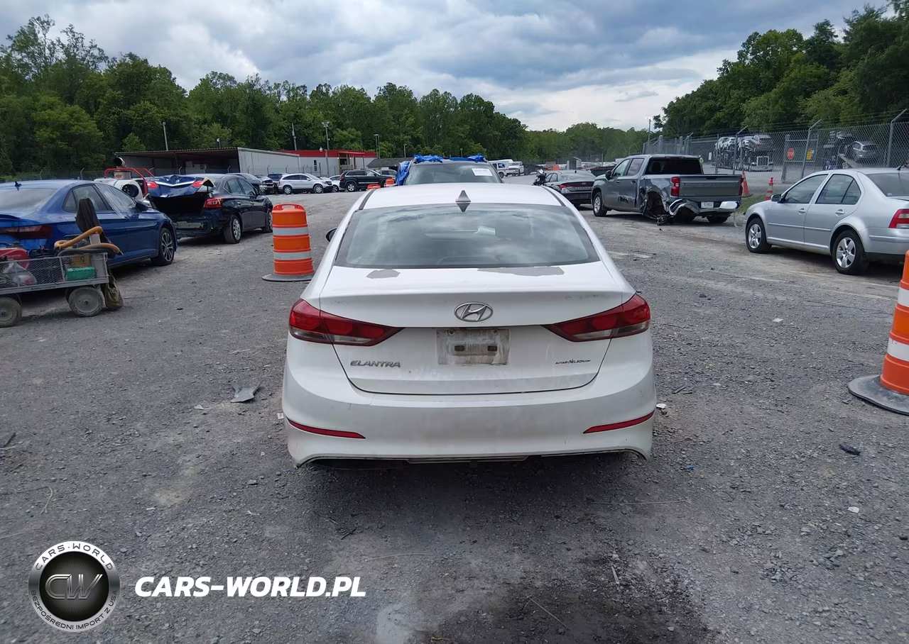2018 Hyundai Elantra Sel VIN:5NPD84LF6JH363781 - 17
