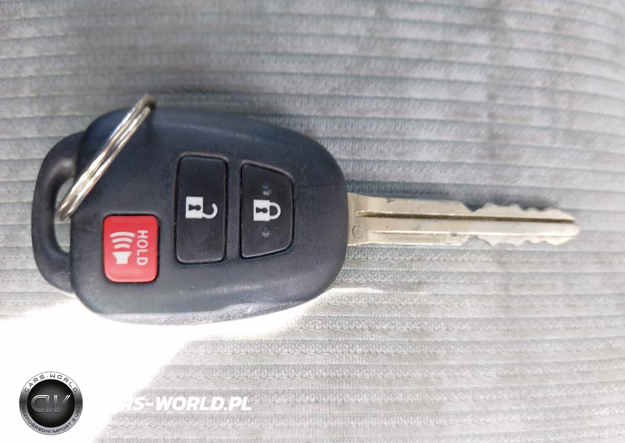 2014 Toyota Prius C Two VIN:JTDKDTB33E1078988 - 11