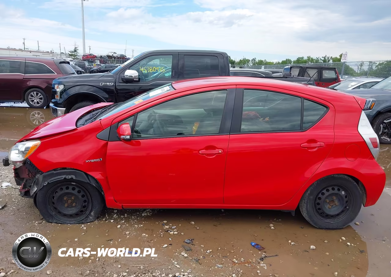 2014 Toyota Prius C Two VIN:JTDKDTB33E1078988 - 15