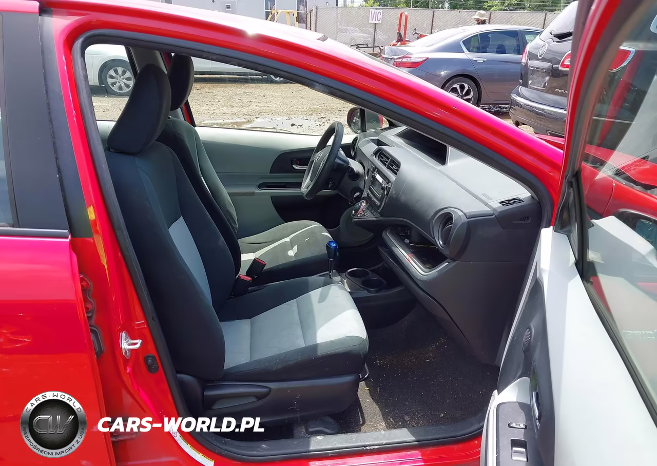 2014 Toyota Prius C Two VIN:JTDKDTB33E1078988 - 5