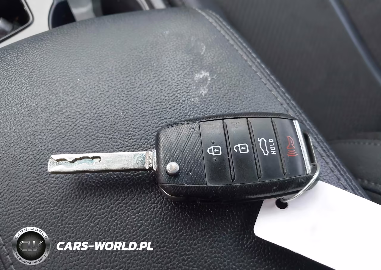 2018 Kia Optima S VIN:5XXGT4L34JG206182 - 11