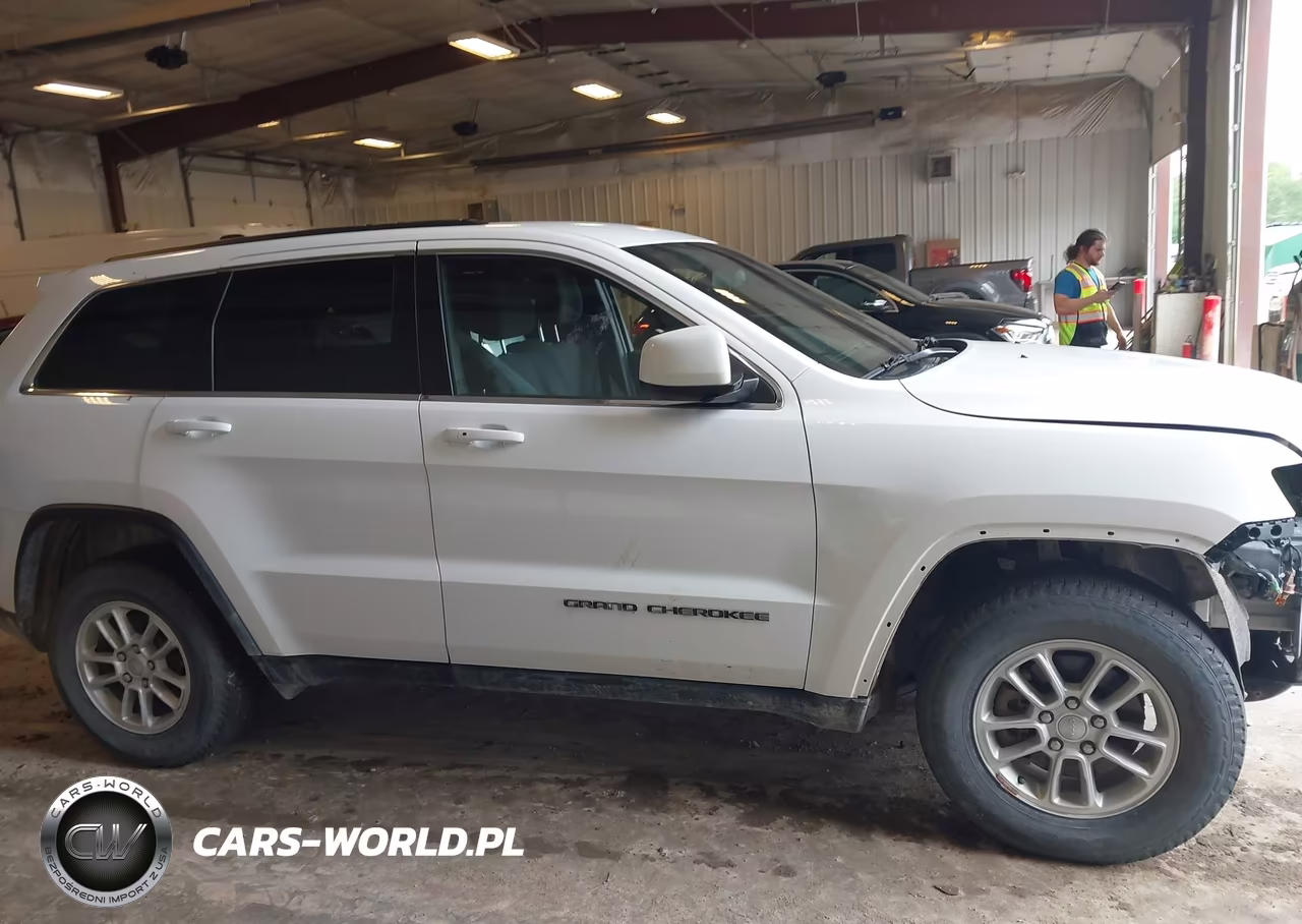 2018 Jeep Grand Cherokee Laredo 4X4 VIN:1C4RJFAG7JC276565 - 12
