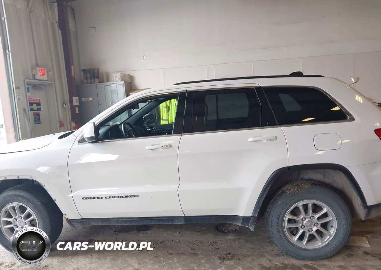 2018 Jeep Grand Cherokee Laredo 4X4 VIN:1C4RJFAG7JC276565 - 13