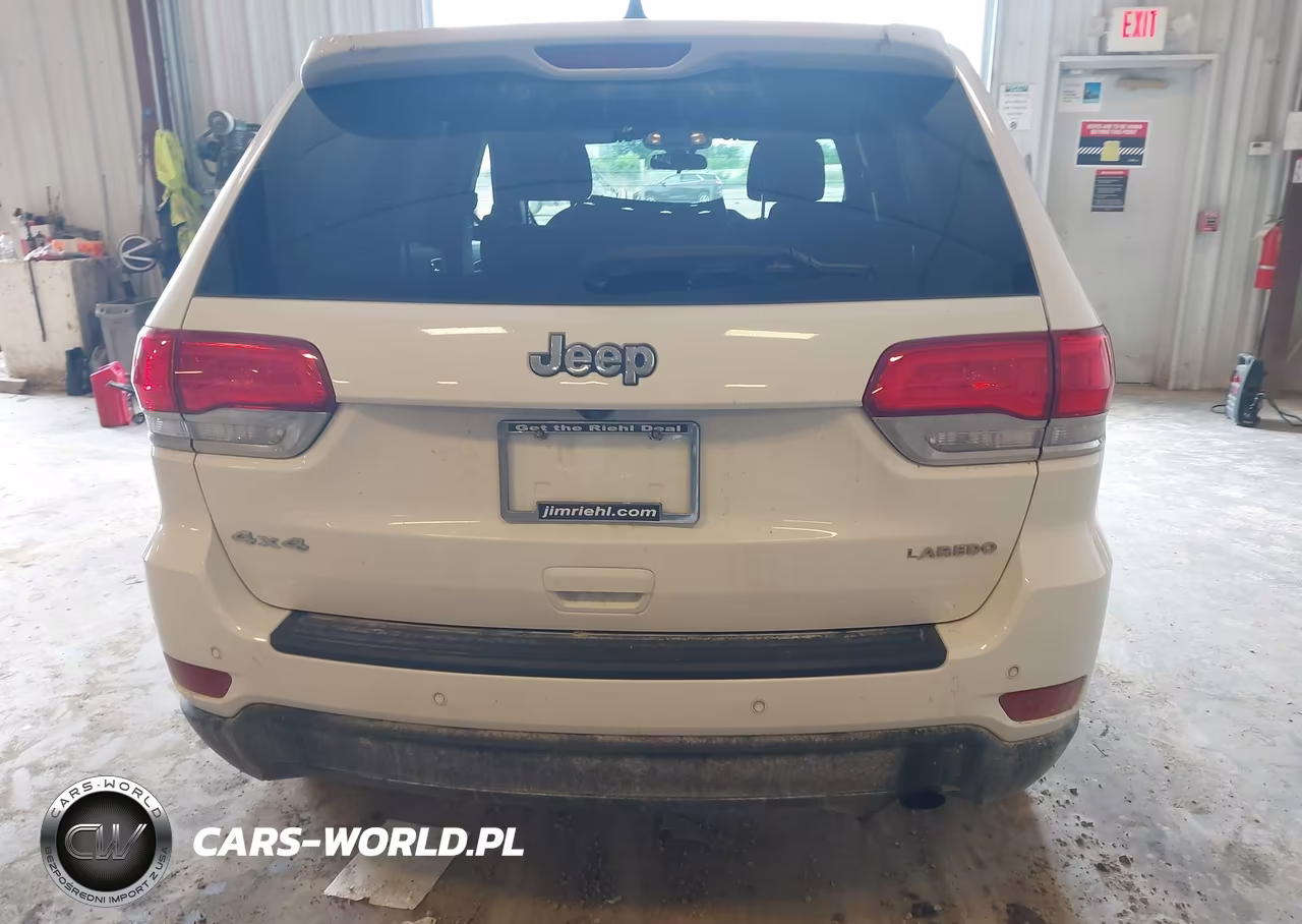 2018 Jeep Grand Cherokee Laredo 4X4 VIN:1C4RJFAG7JC276565 - 15