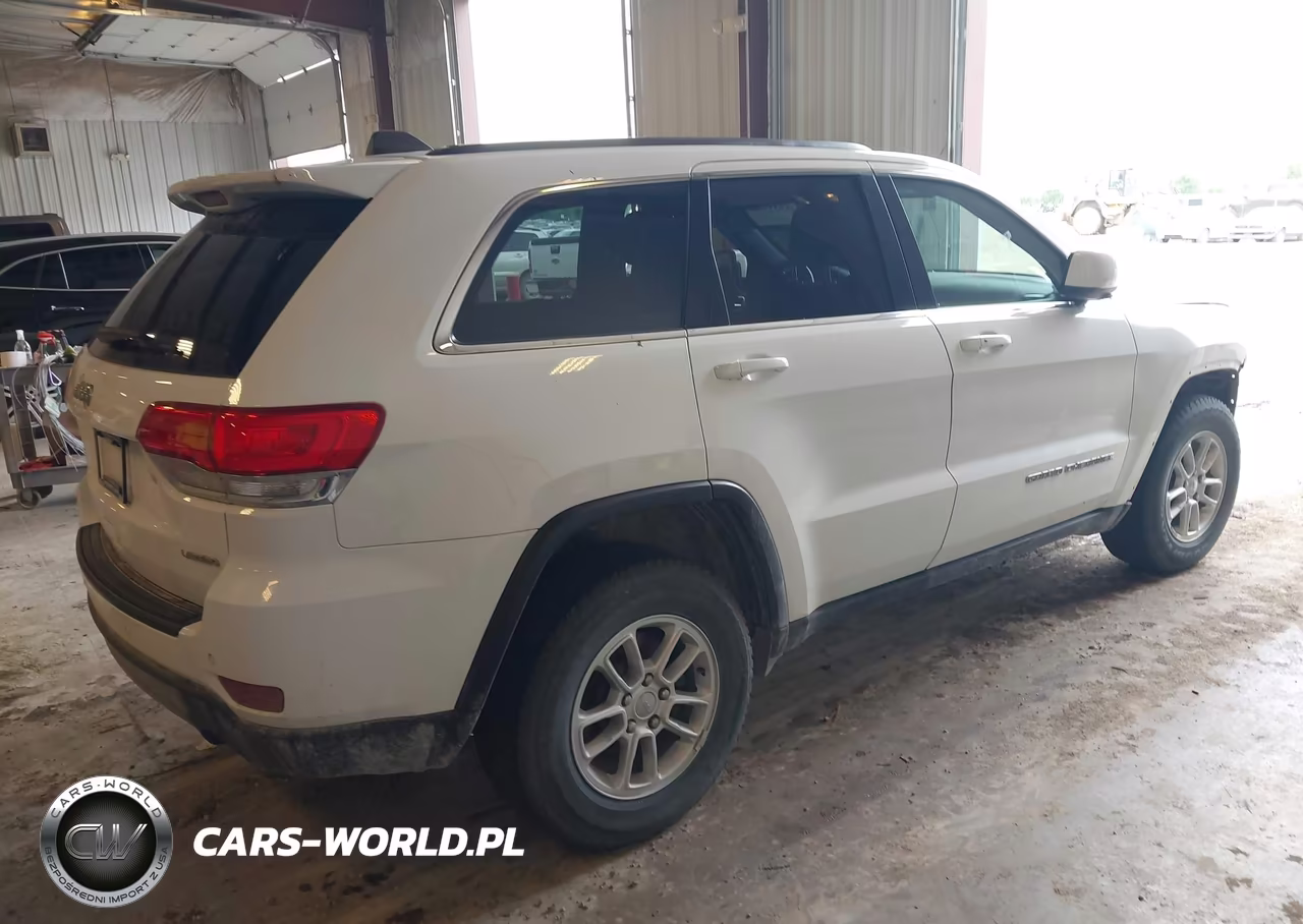 2018 Jeep Grand Cherokee Laredo 4X4 VIN:1C4RJFAG7JC276565 - 4