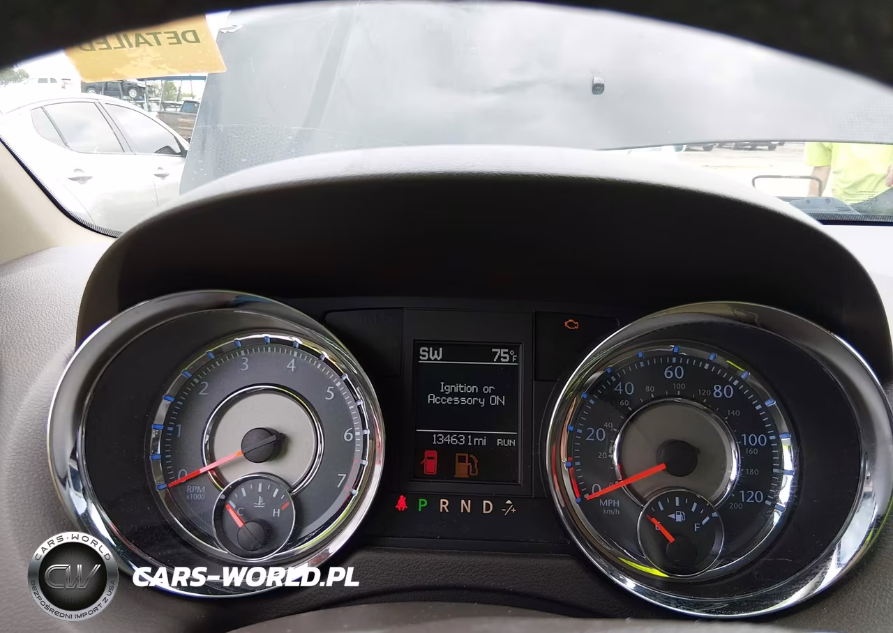 2015 Chrysler Town & Country Touring-L VIN:2C4RC1CG0FR656887 - 7