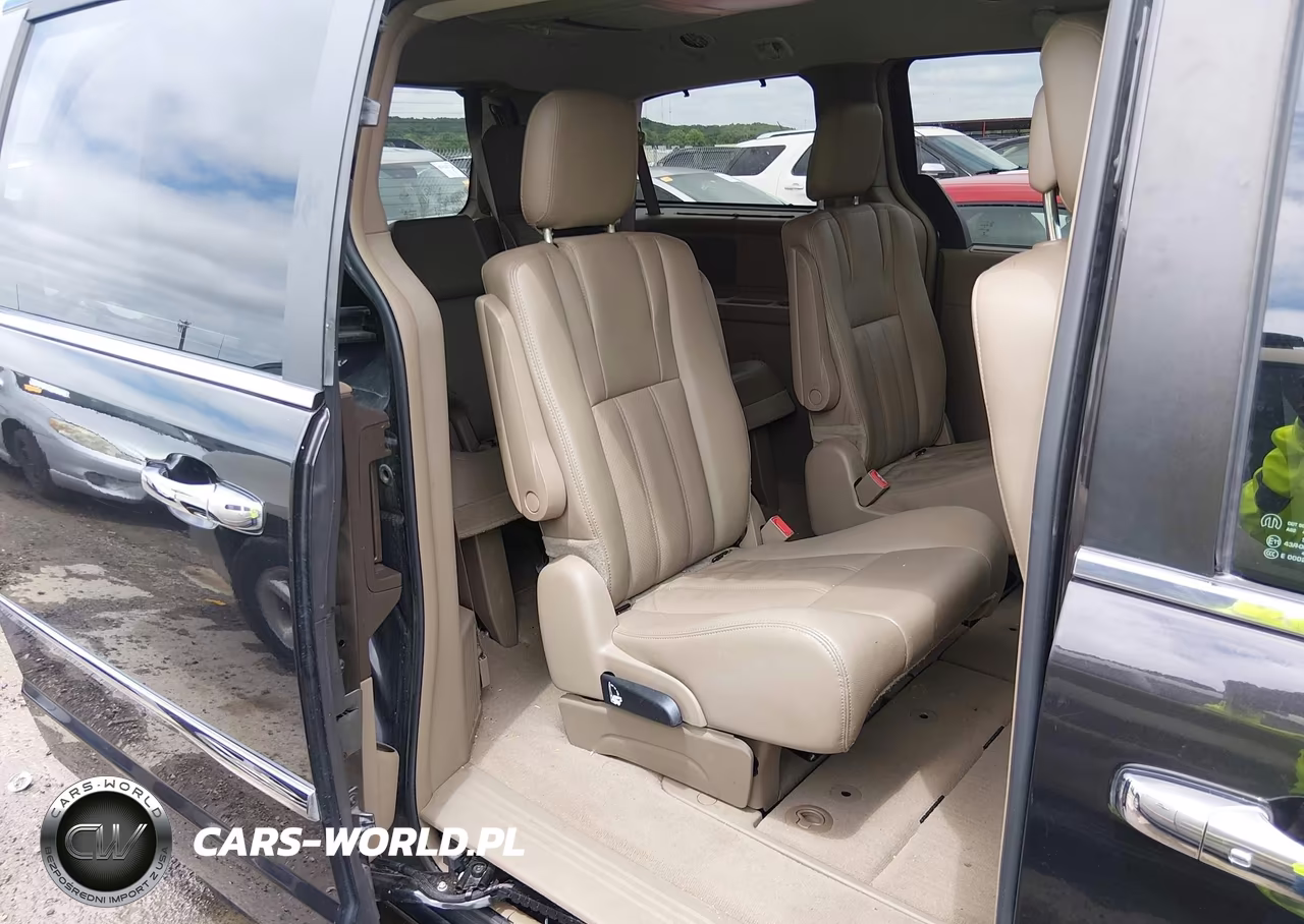 2015 Chrysler Town & Country Touring-L VIN:2C4RC1CG0FR656887 - 8