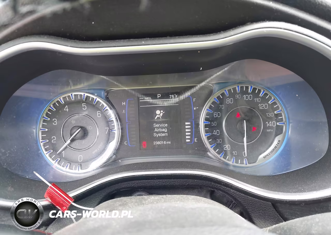 2015 Chrysler 200 Limited VIN:1C3CCCAB5FN675851 - 7