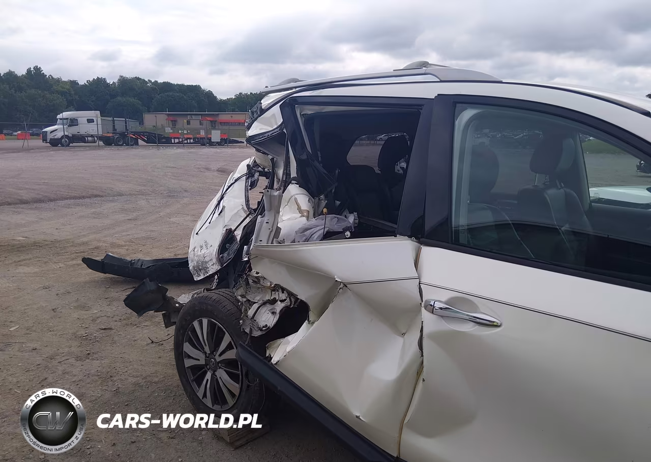 2017 Nissan Pathfinder Sl VIN:5N1DR2MM6HC655172 - 18