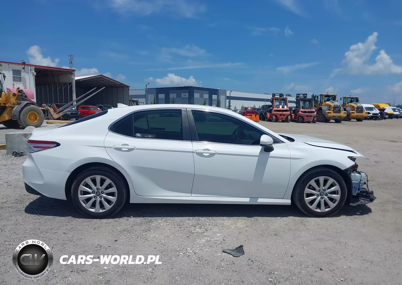 2020 Toyota Camry Le VIN:4T1C11AK9LU888157 - 13