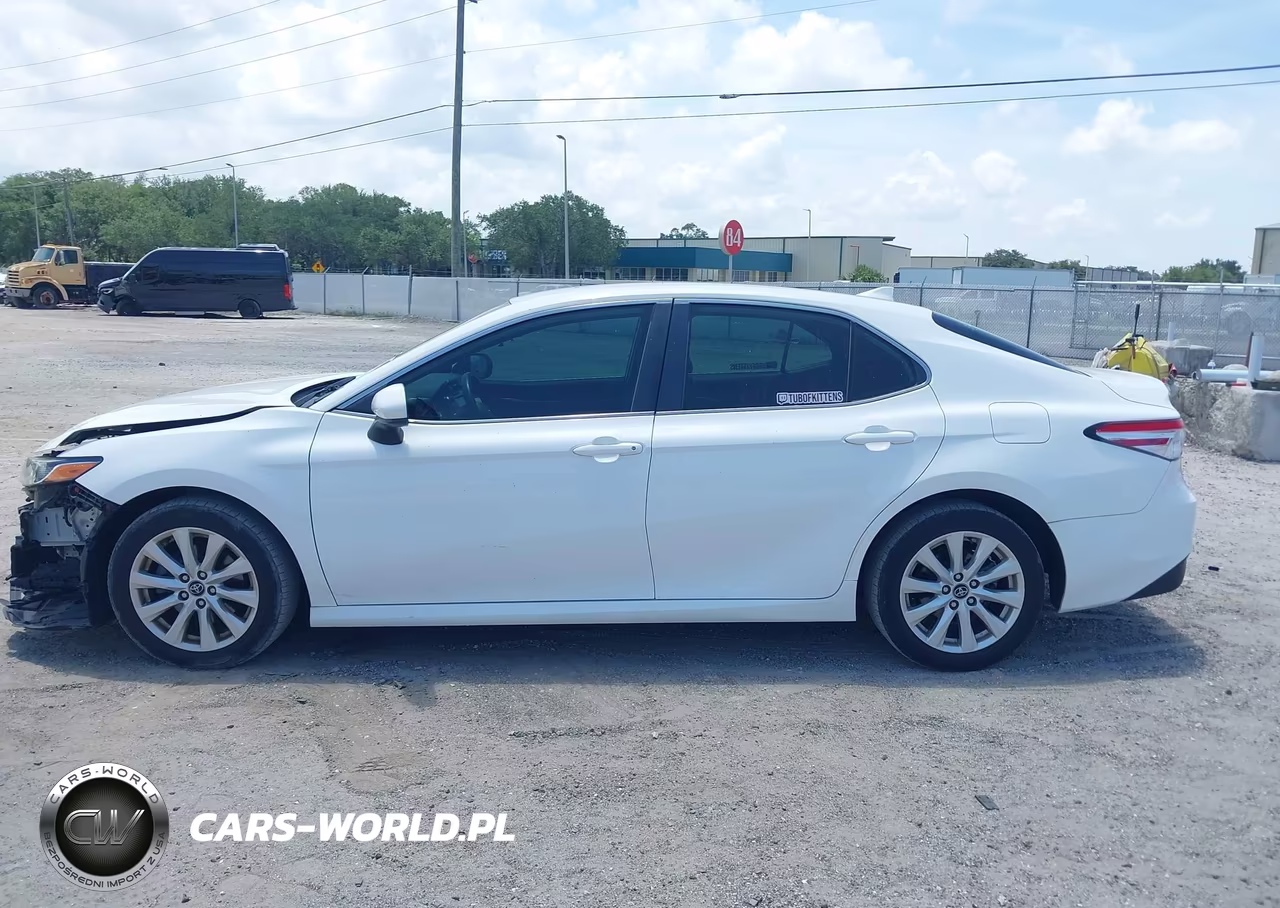 2020 Toyota Camry Le VIN:4T1C11AK9LU888157 - 14