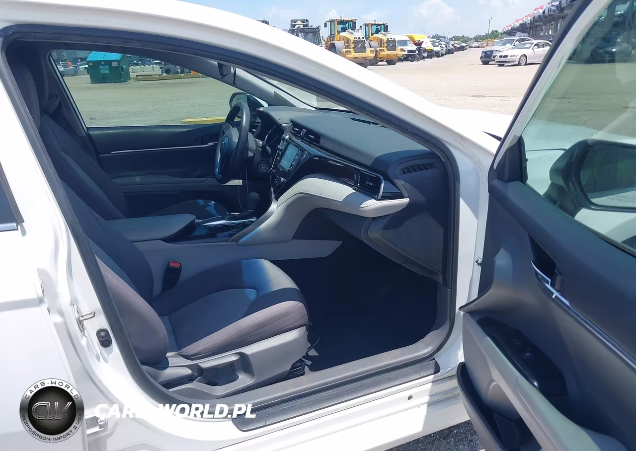 2020 Toyota Camry Le VIN:4T1C11AK9LU888157 - 5