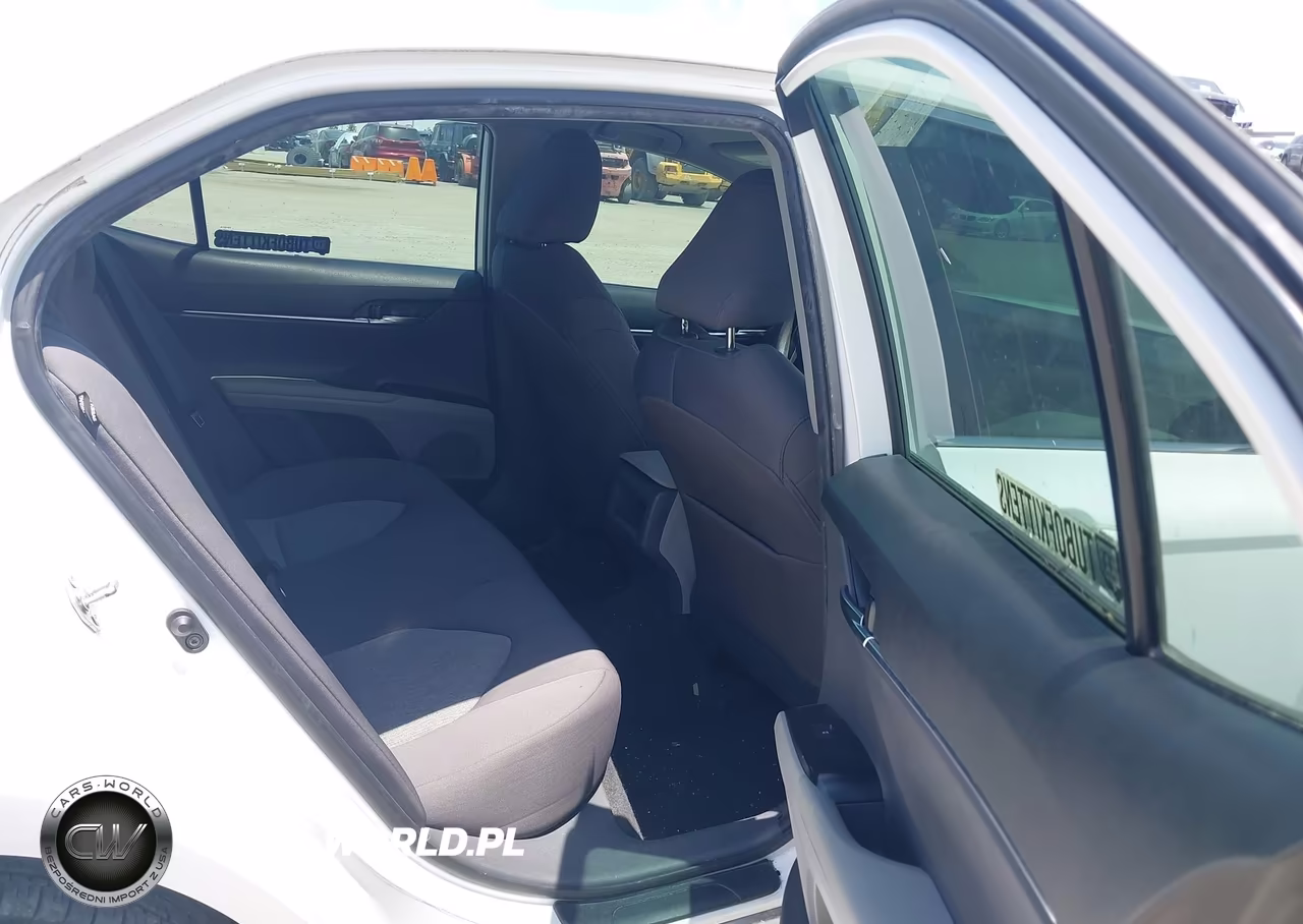 2020 Toyota Camry Le VIN:4T1C11AK9LU888157 - 8