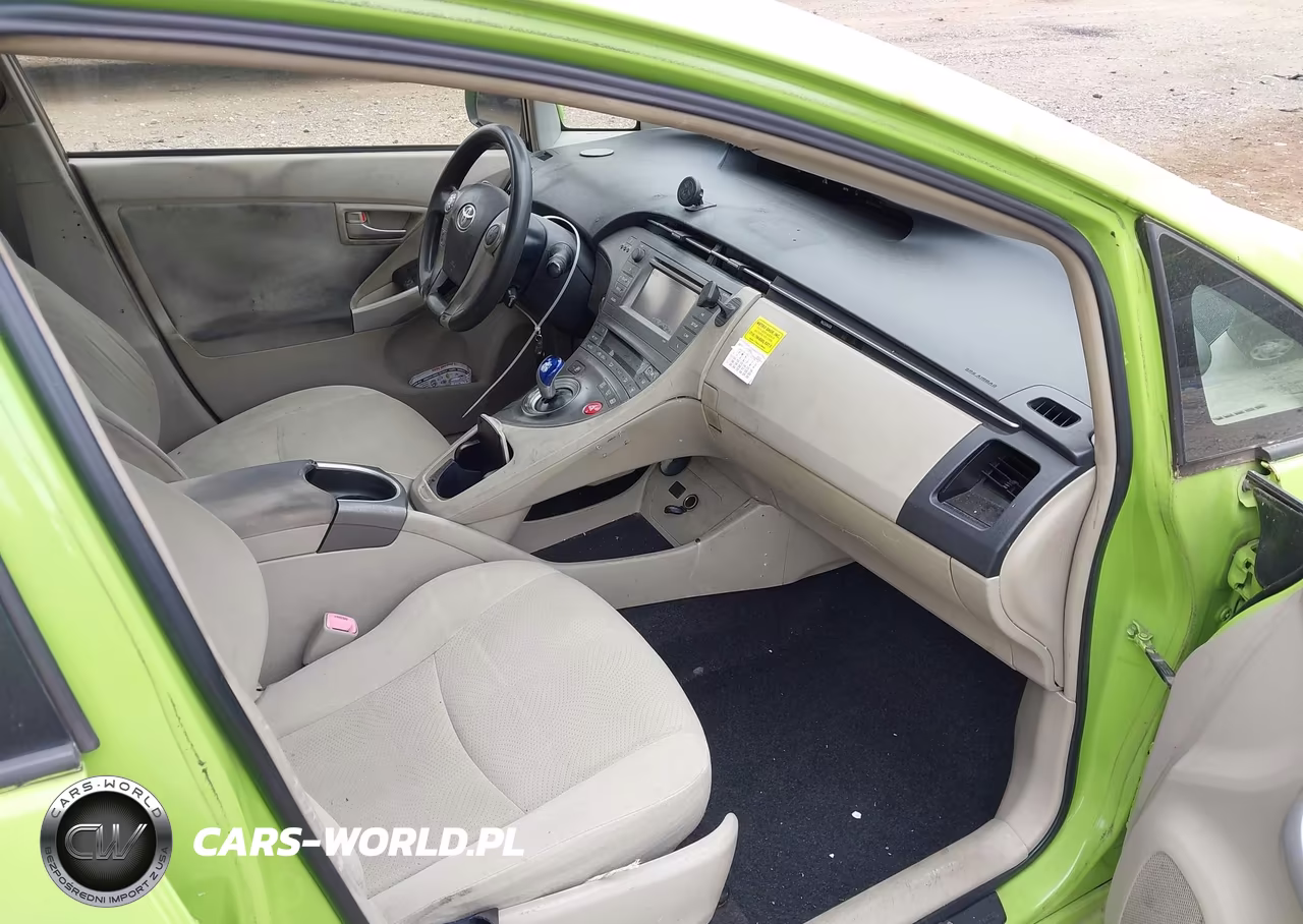 2013 Toyota Prius Two VIN:JTDKN3DU5D1678123 - 5