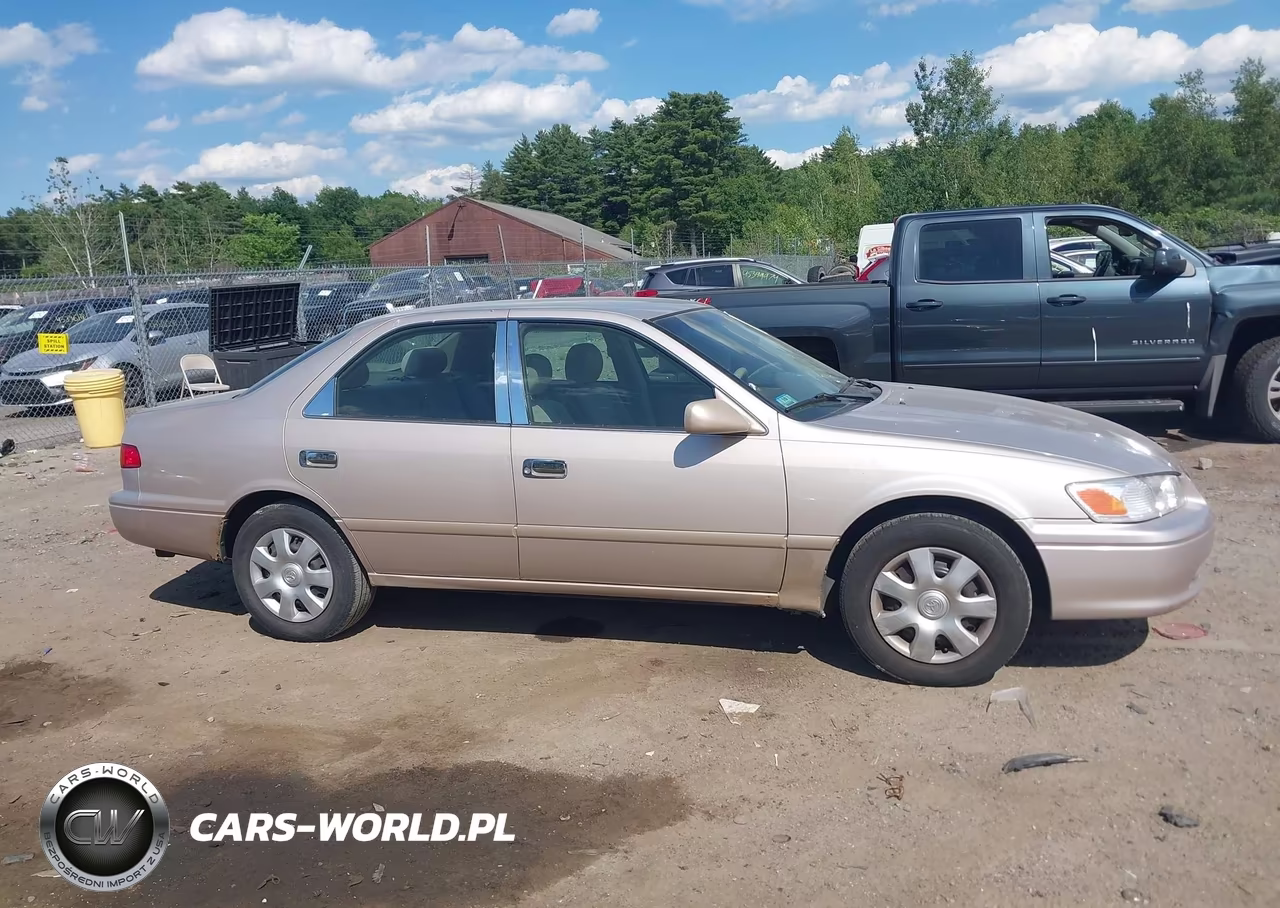 2001 Toyota Camry Le VIN:4T1BG22K21U071821 - 12