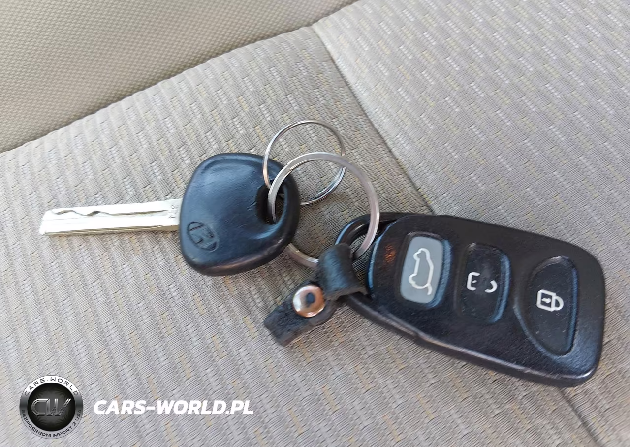 2010 Hyundai Elantra Touring Gls VIN:KMHDB8AE5AU085556 - 11