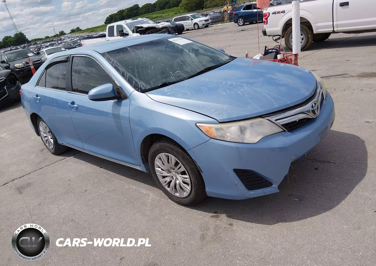 2012 Toyota Camry Le – zdjęcie 1 z 17