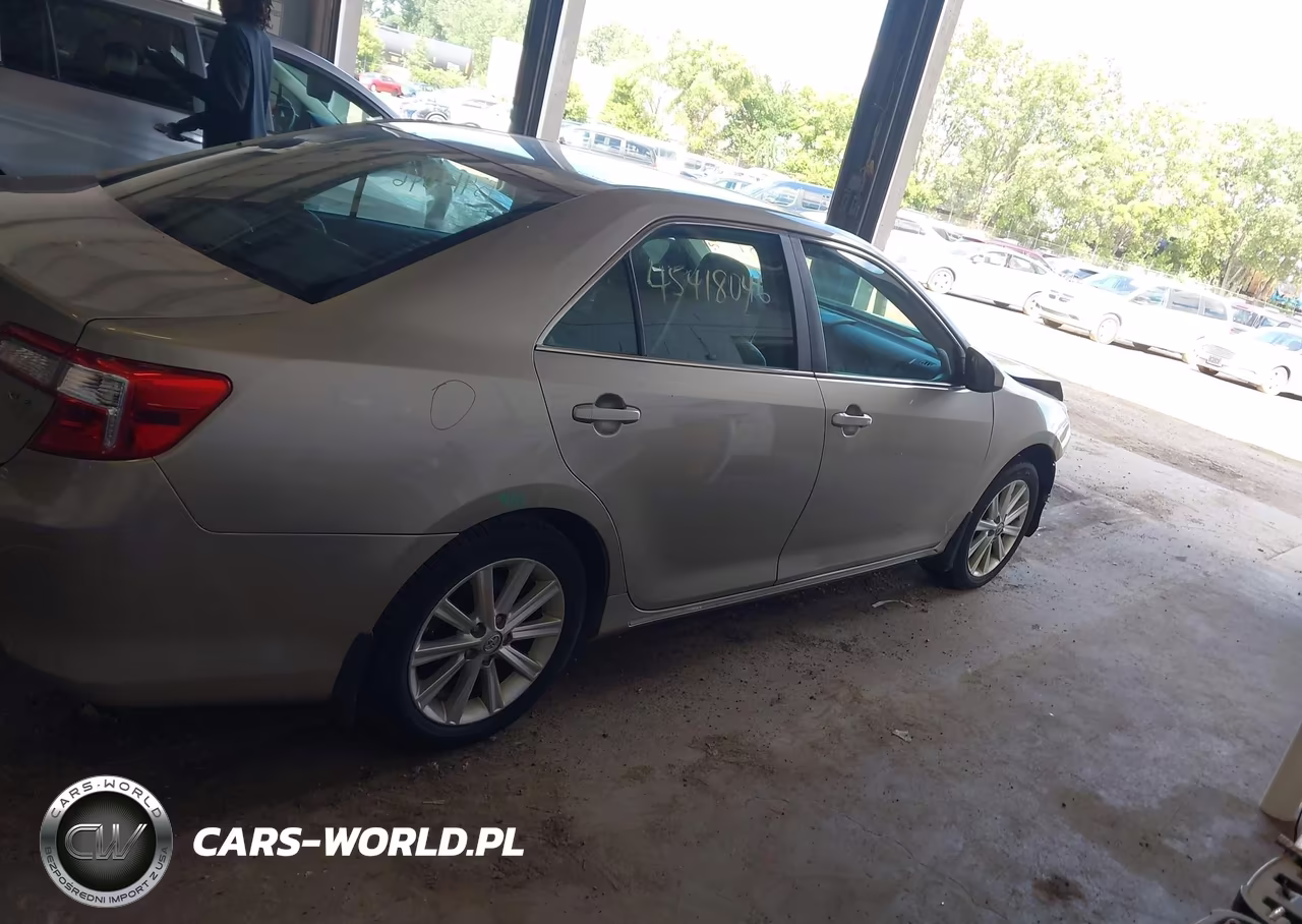 2014 Toyota Camry Xle VIN:4T4BF1FKXER353658 - 13
