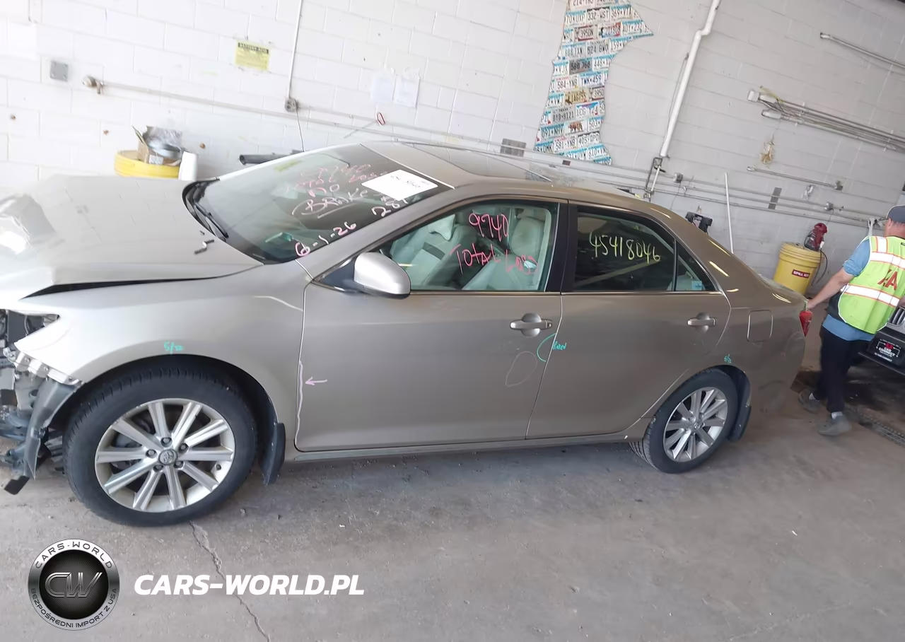 2014 Toyota Camry Xle VIN:4T4BF1FKXER353658 - 14