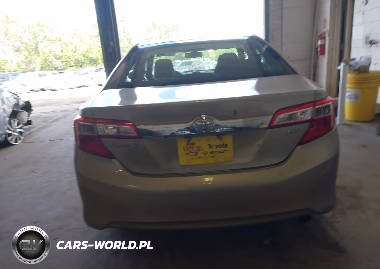 2014 Toyota Camry Xle VIN:4T4BF1FKXER353658 - 16