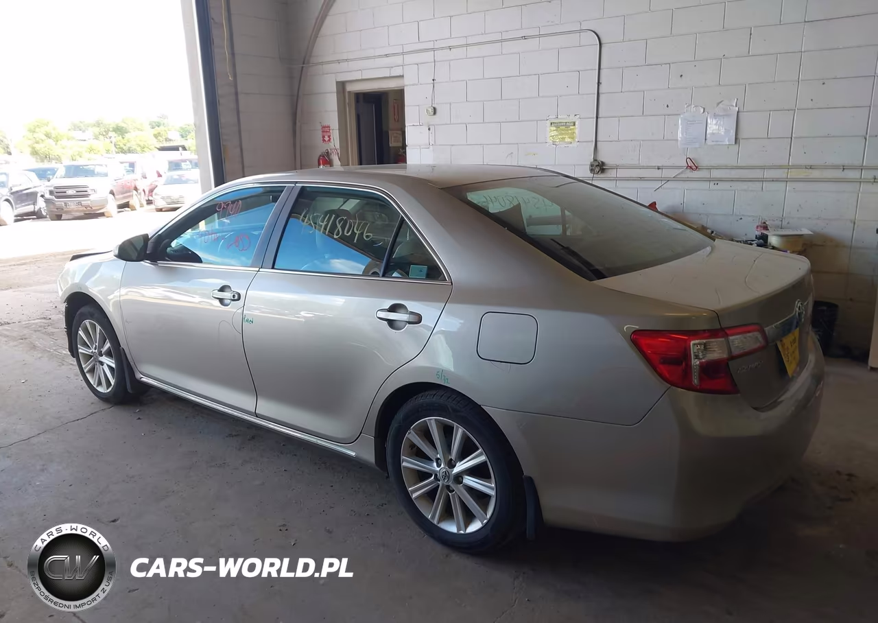 2014 Toyota Camry Xle VIN:4T4BF1FKXER353658 - 3