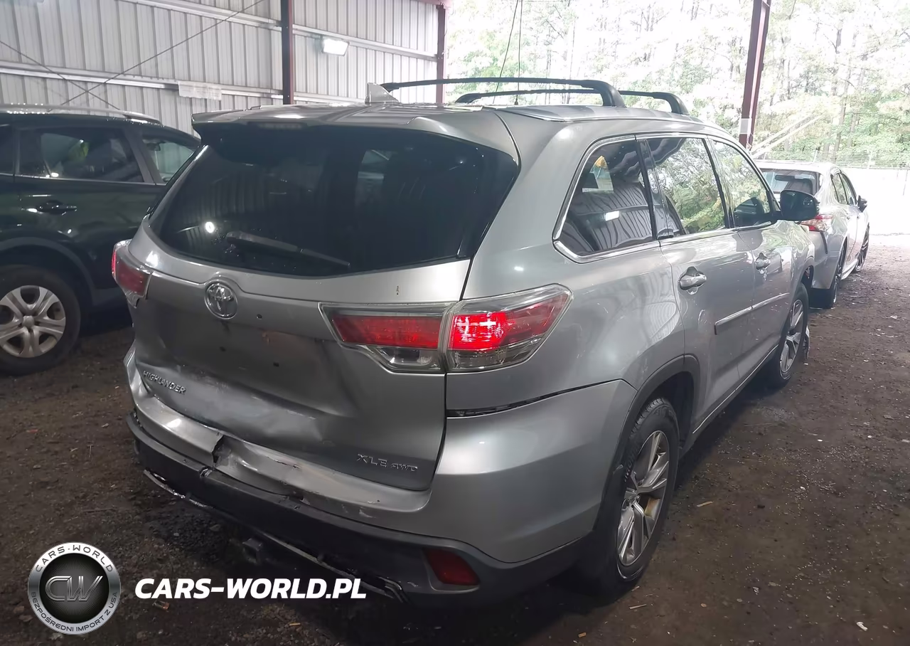 2015 Toyota Highlander Xle V6 VIN:5TDJKRFH5FS208011 - 4