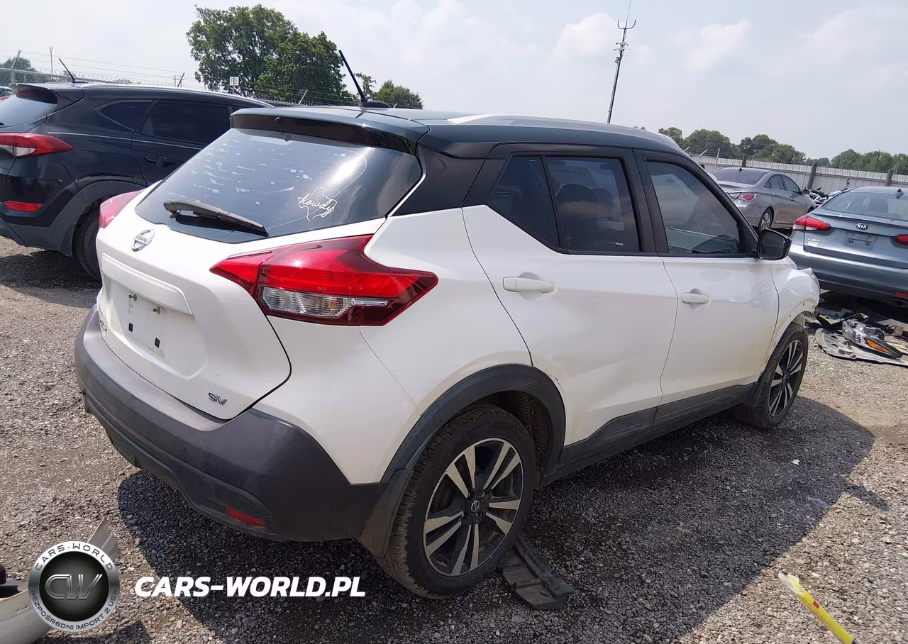 2018 Nissan Kicks Sv VIN:3N1CP5CU4JL506376 - 4