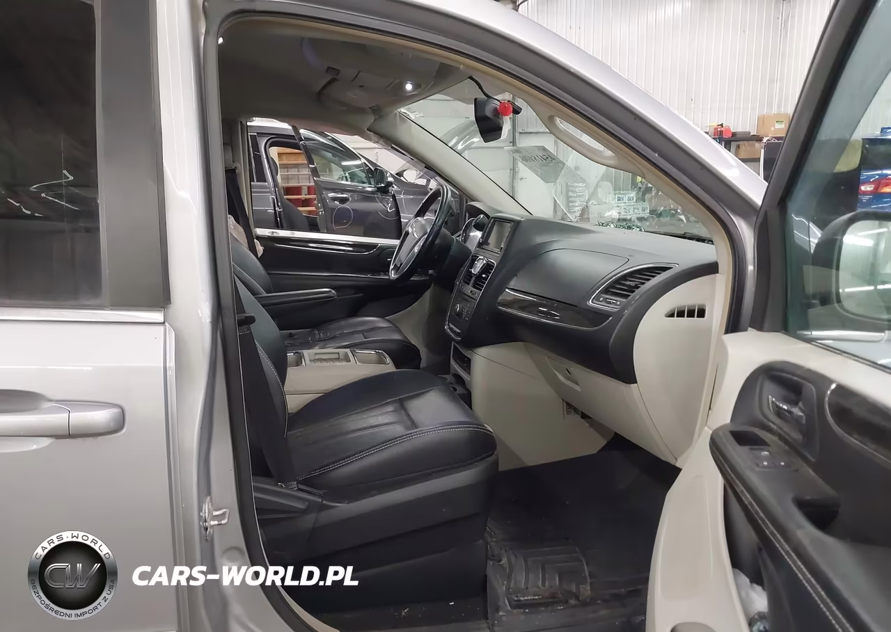 2014 Chrysler Town & Country Touring VIN:2C4RC1BG5ER211514 - 5