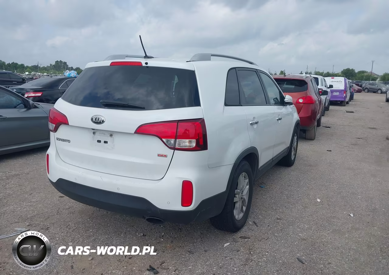 2015 Kia Sorento Lx VIN:5XYKT4A61FG609272 - 4