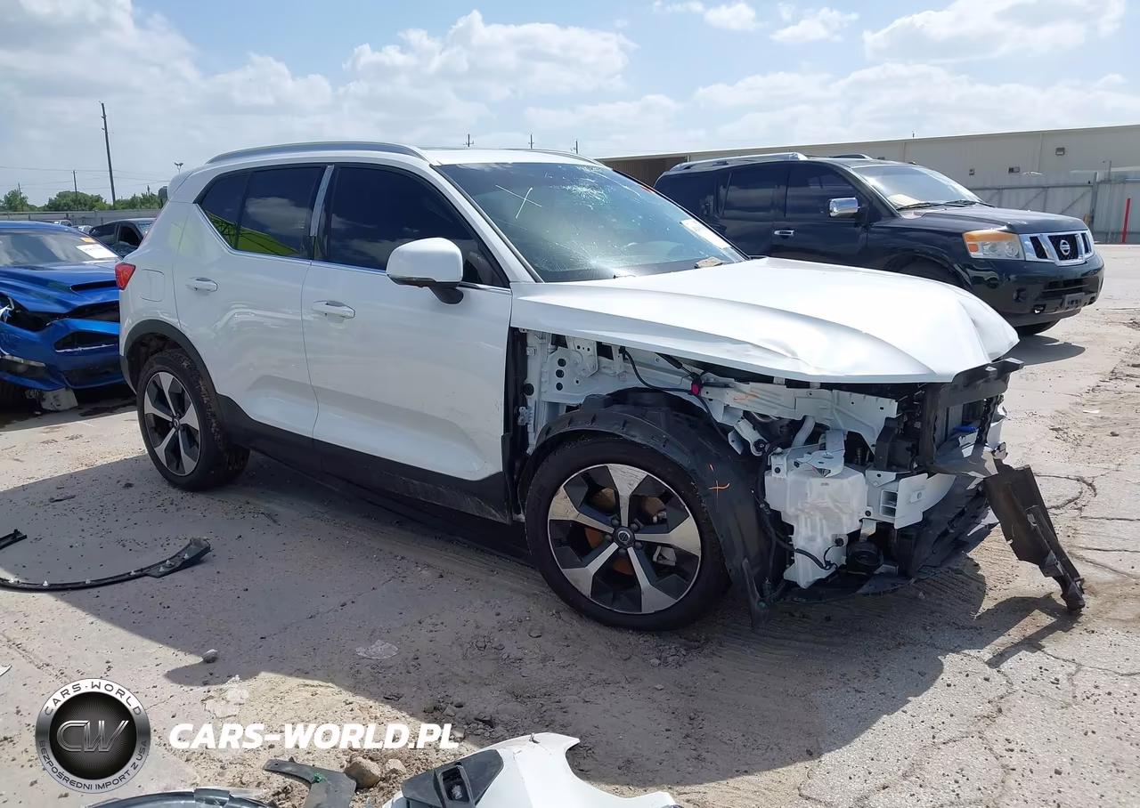 2025 Volvo Xc40 B5 Plus Bright Theme – zdjęcie 1 z 17