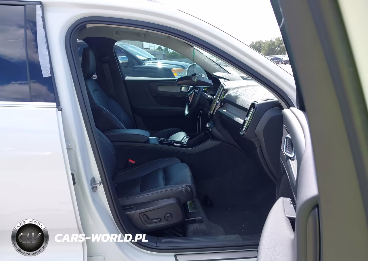 2025 Volvo Xc40 B5 Plus Bright Theme VIN:YV4L12UE1S2602907 - 5