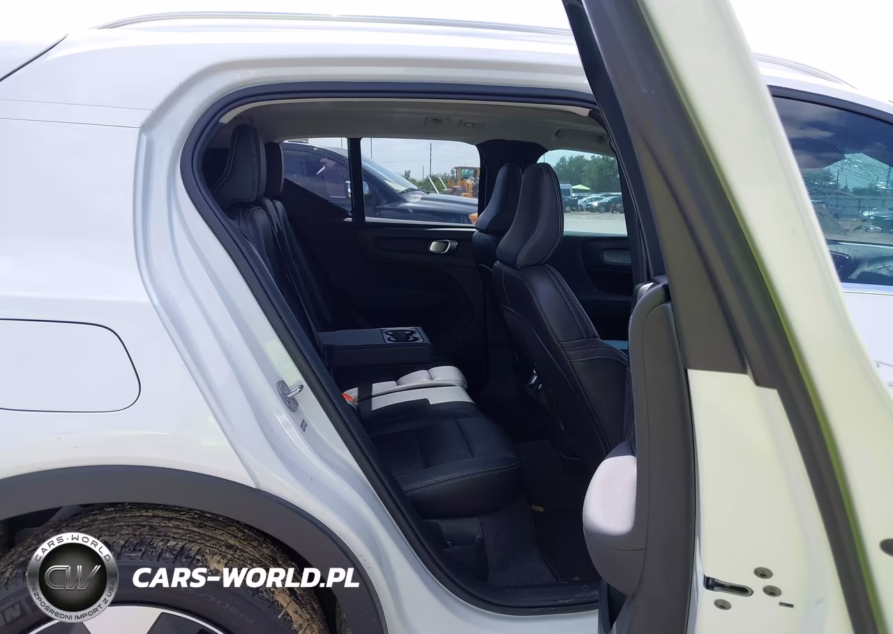 2025 Volvo Xc40 B5 Plus Bright Theme VIN:YV4L12UE1S2602907 - 8