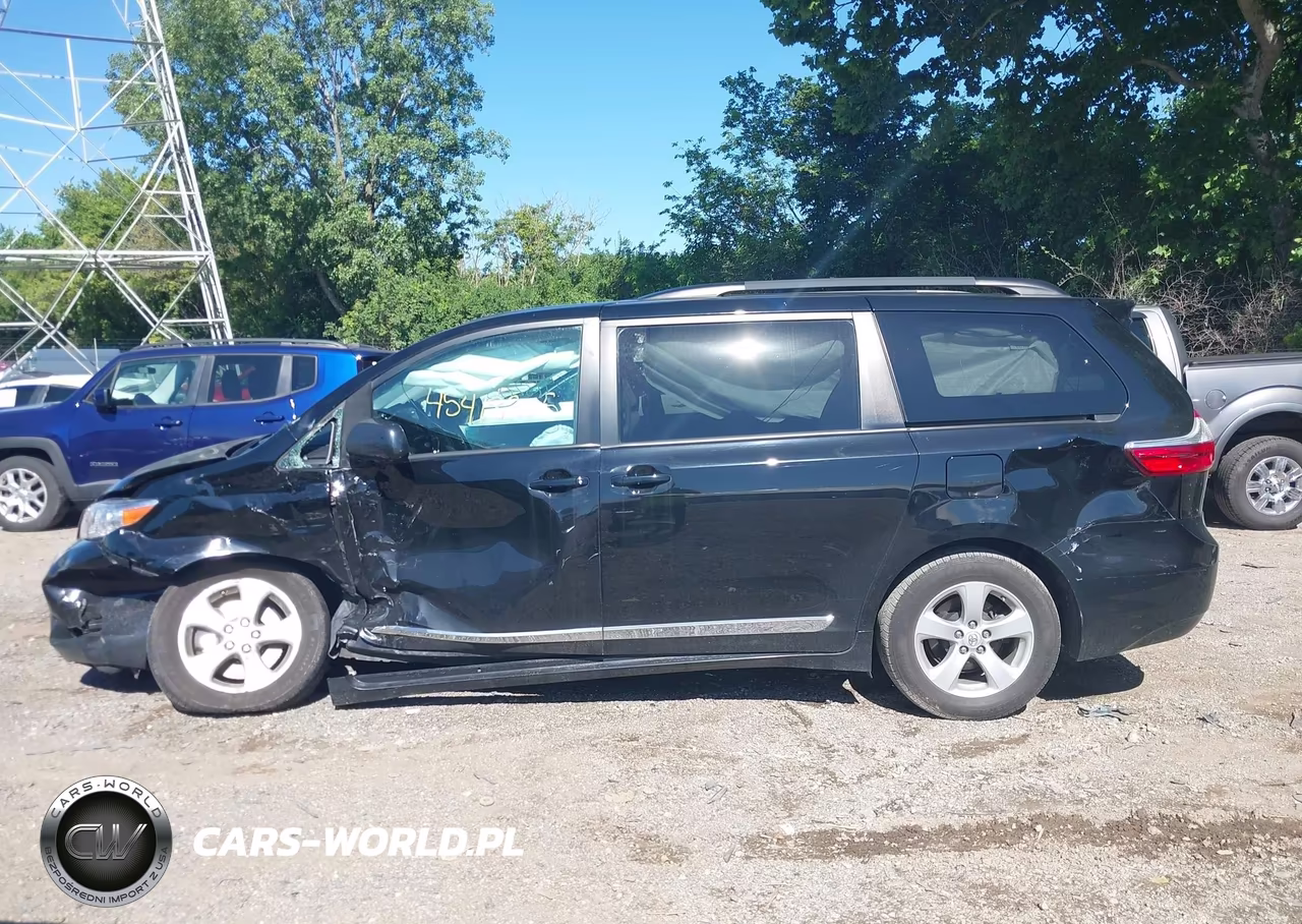 2017 Toyota Sienna Le 8 Passenger VIN:5TDKZ3DC6HS809760 - 14
